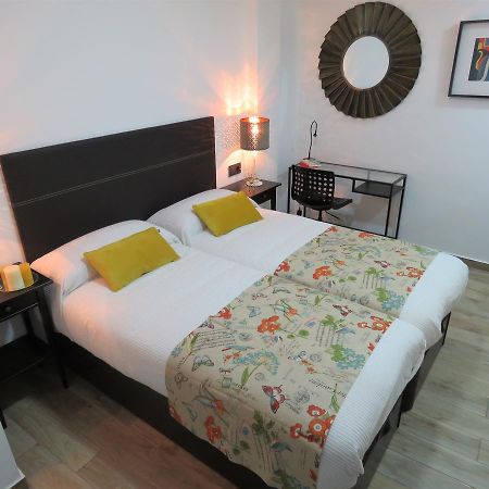 Living Sevilla Apartments Hercules Sevilha Exterior foto