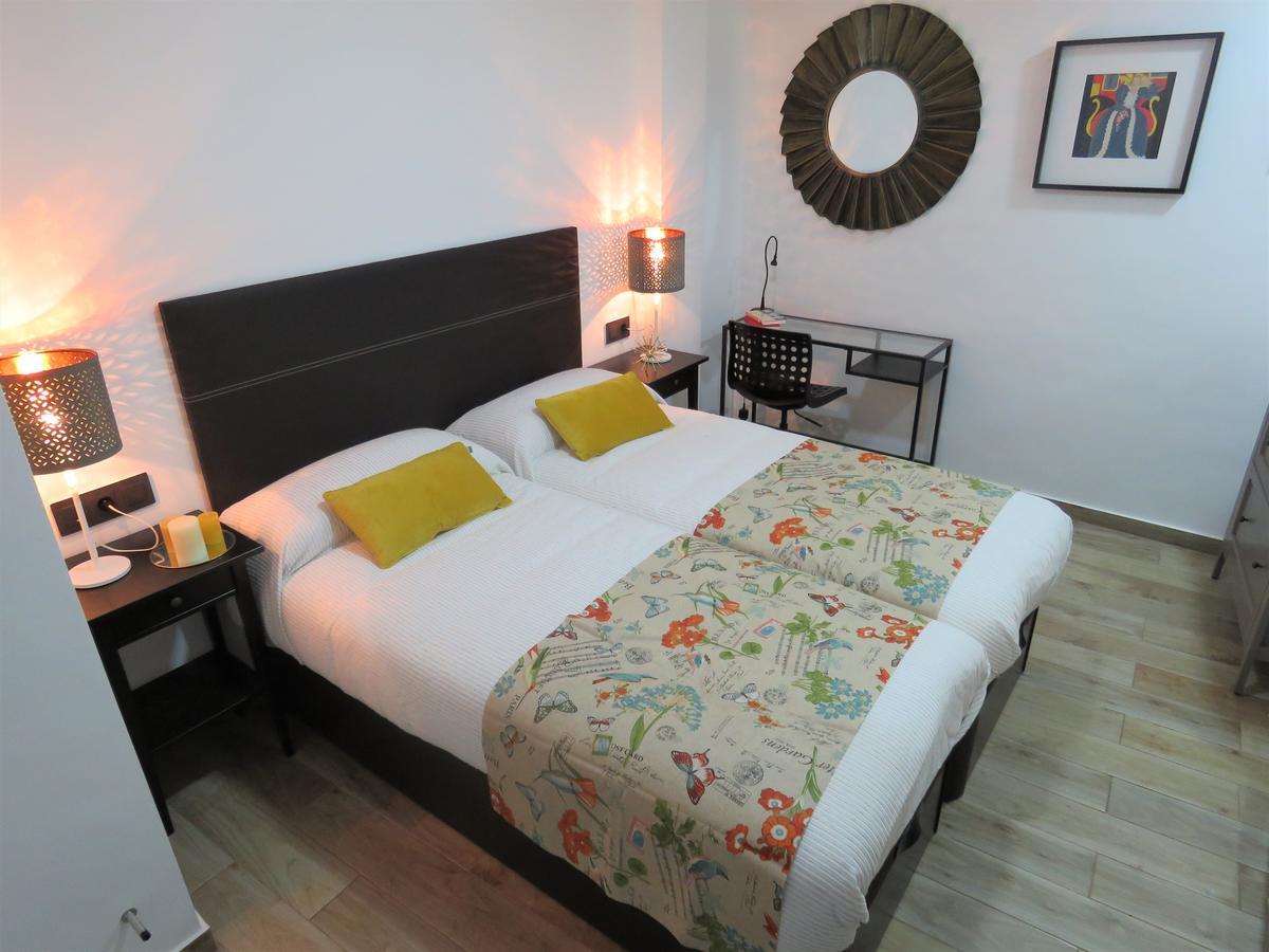 Living Sevilla Apartments Hercules Sevilha Exterior foto