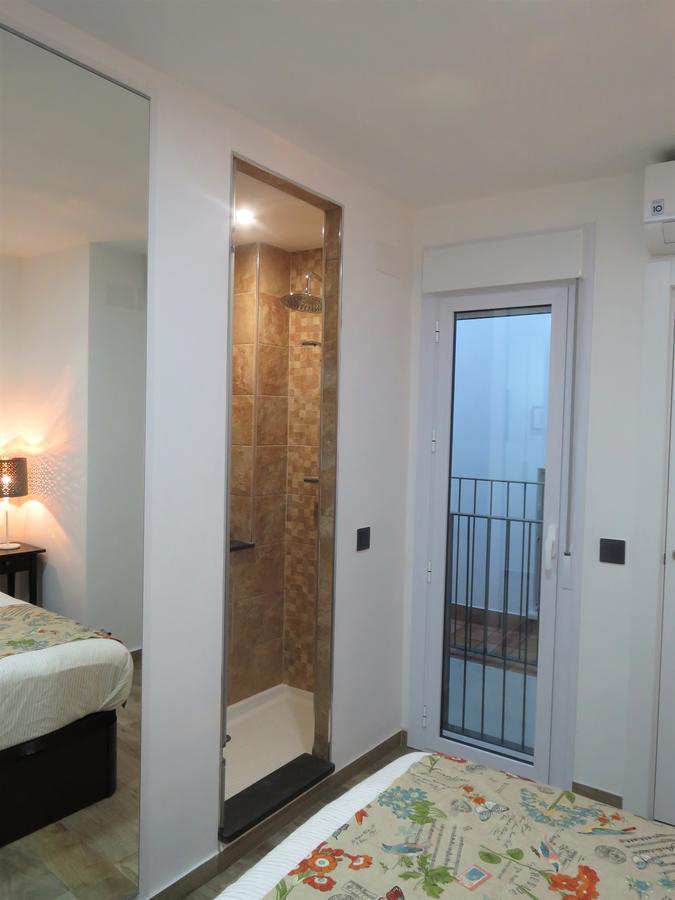 Living Sevilla Apartments Hercules Sevilha Exterior foto
