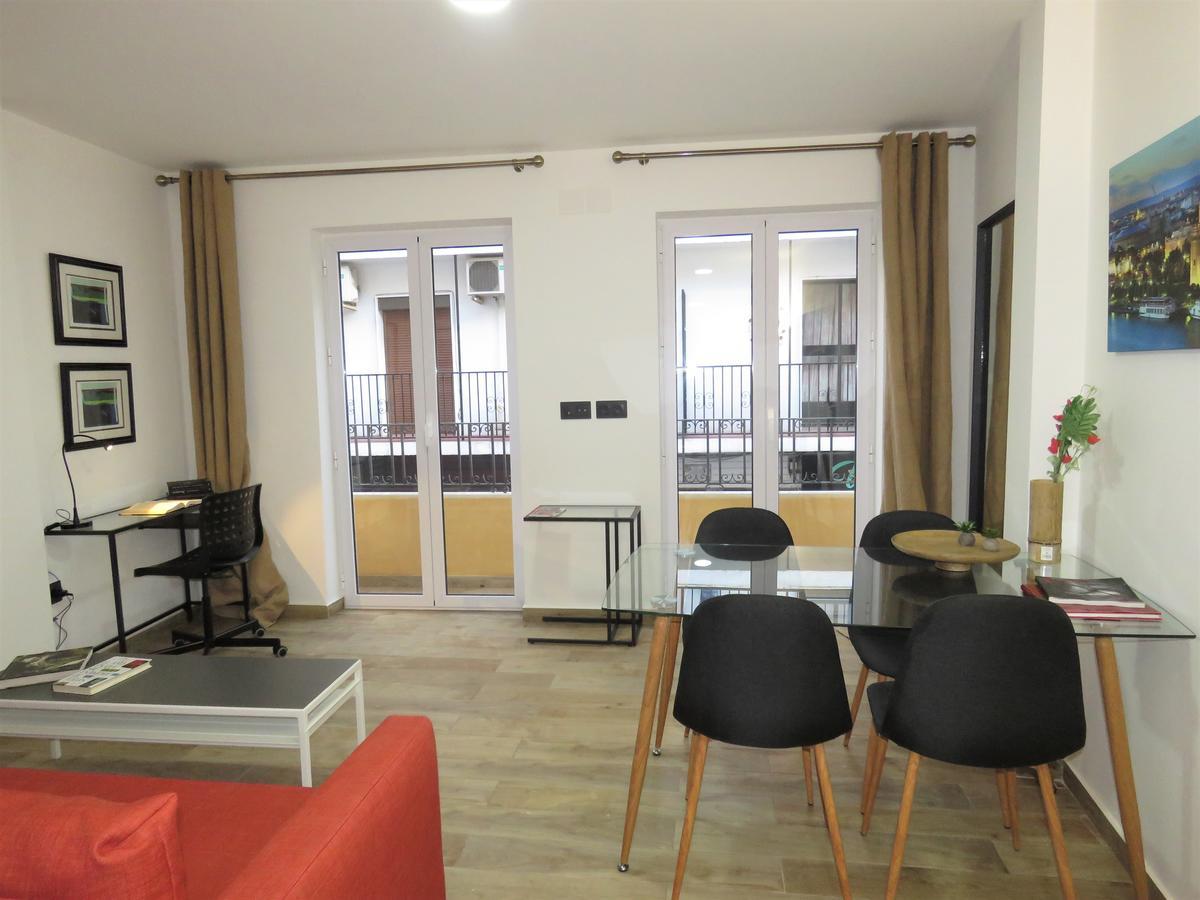 Living Sevilla Apartments Hercules Sevilha Exterior foto