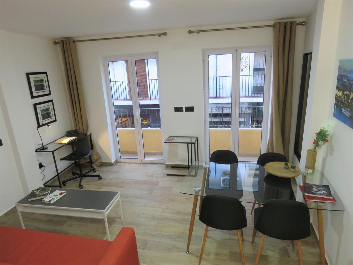 Living Sevilla Apartments Hercules Sevilha Exterior foto