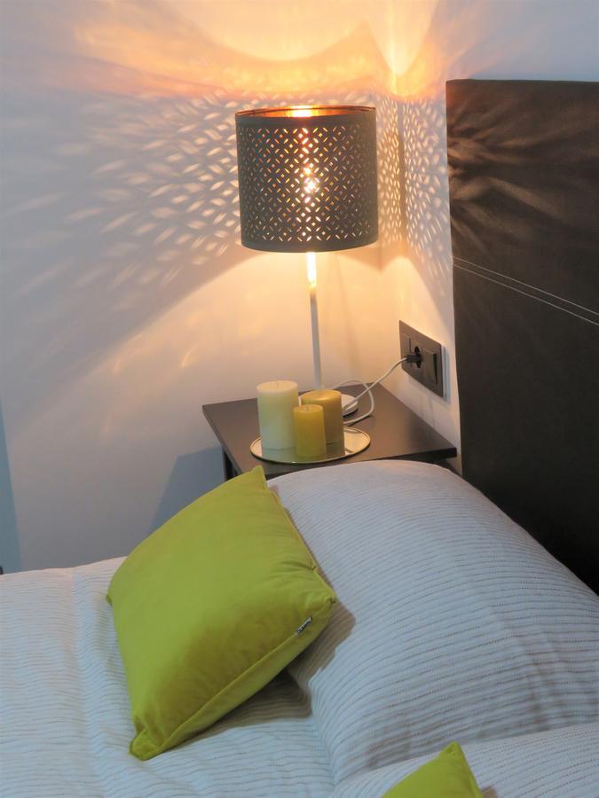 Living Sevilla Apartments Hercules Sevilha Exterior foto