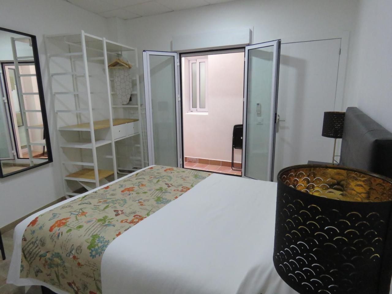 Living Sevilla Apartments Hercules Sevilha Exterior foto